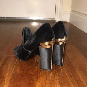 Tory Burch Jezebel Pump size 10